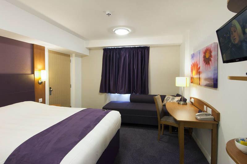 Premier Inn Lichfield North East Екстериор снимка